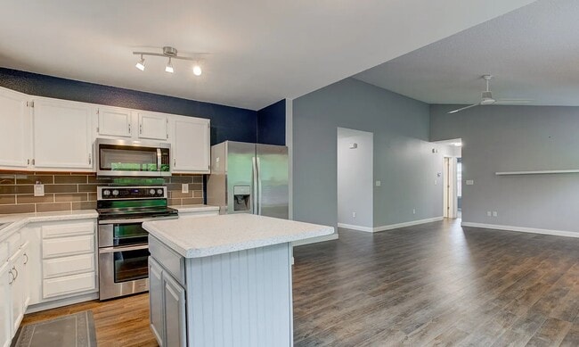 Building Photo - 7918 Bitternut Dr