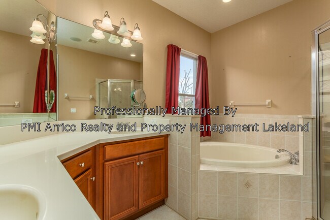 Building Photo - 3960 Sunset Lake Dr