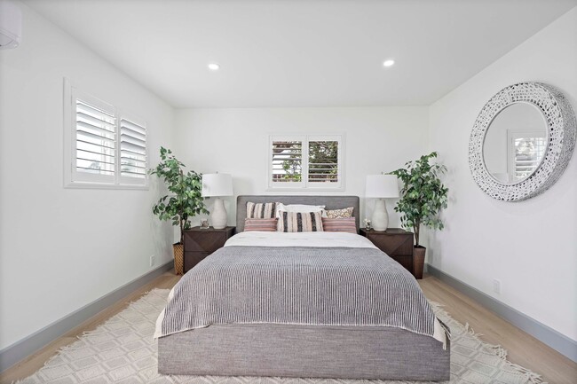 Building Photo - Irvine central location 2bd/1ba with separ...