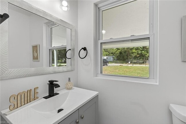 Building Photo - 13648 Track Ln