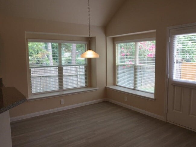 Building Photo - 250 Fantasy Ln