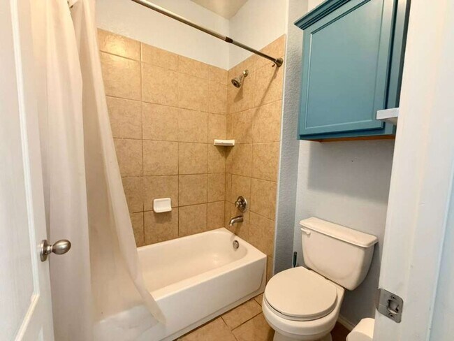 Building Photo - Discover Spacious One-Story Living in Mockingbird Heights!