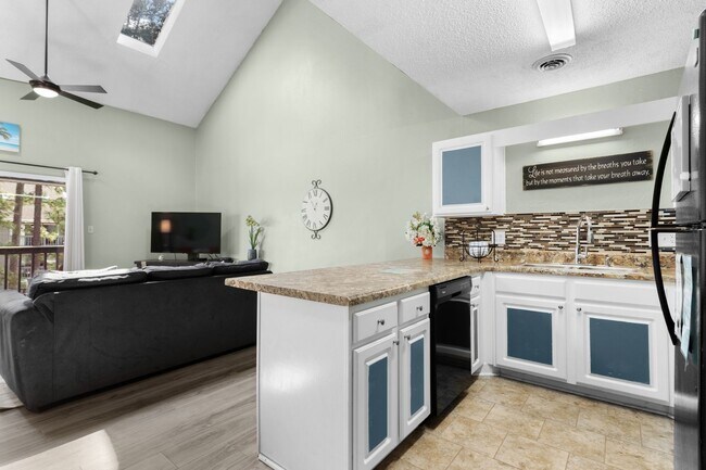 Building Photo - Free Utilities!! Seasonal Rental Available from Sept 10, 2025 through March 31, 2026