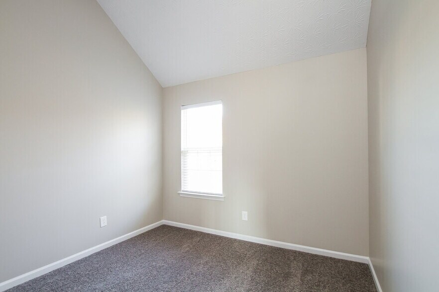 Building Photo - 7033 Tanners Creek Dr