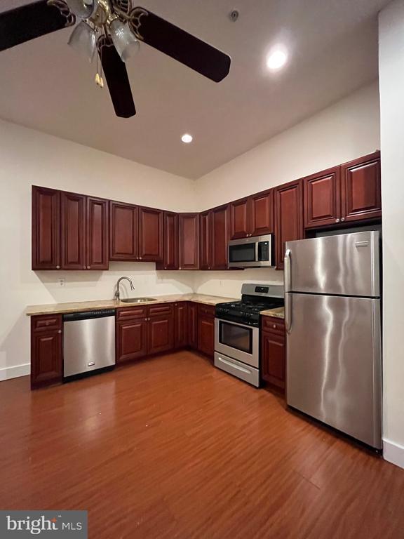 Primary Photo - 1206 Walnut St