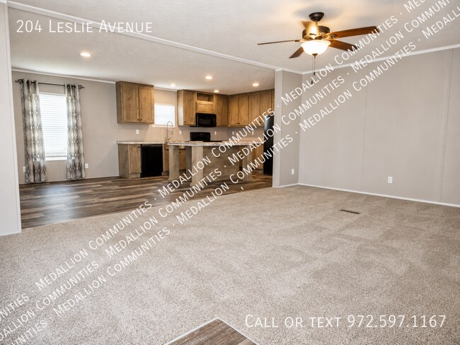 Building Photo - 204 Leslie Ave