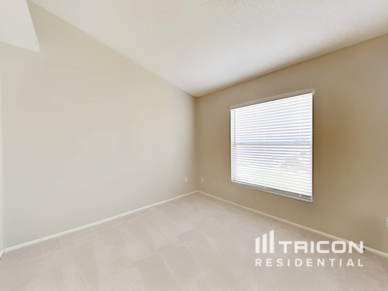 Building Photo - 7227 Edgewater Shores Ct