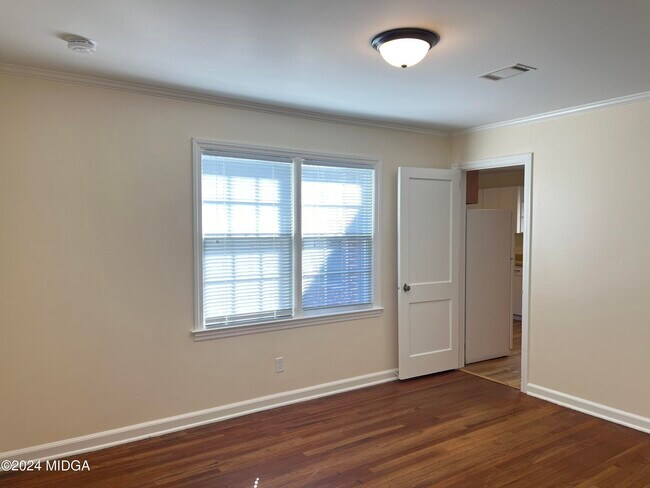 Building Photo - 110 Bragg St