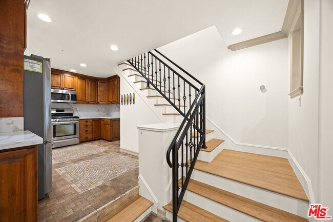 Building Photo - 272 N Chester Ave