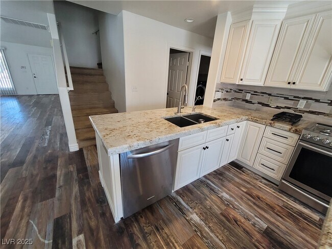 Building Photo - 10799 Flame Vine Ct