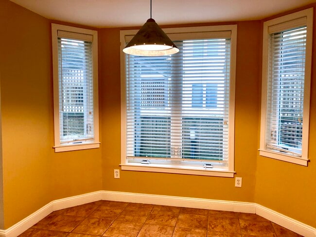 Building Photo - 44 Regent St