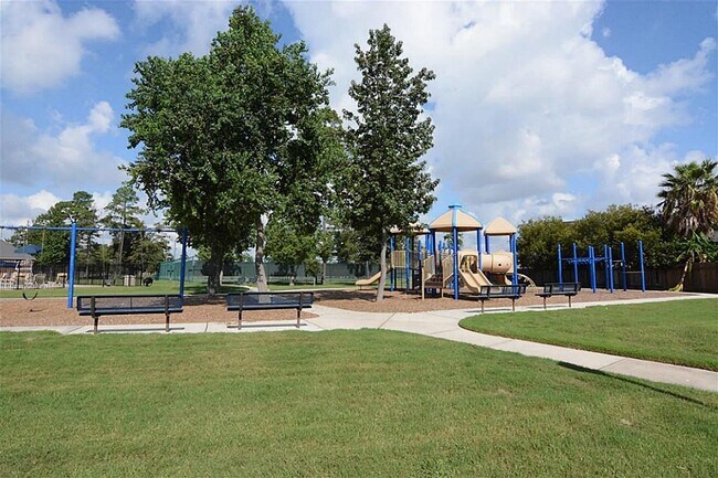 Building Photo - 13043 Sweetgum Shores Dr