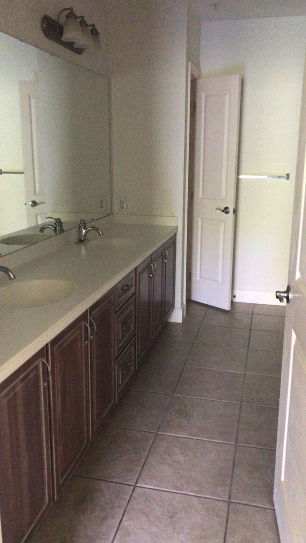 Building Photo - 1230 Wright Cir