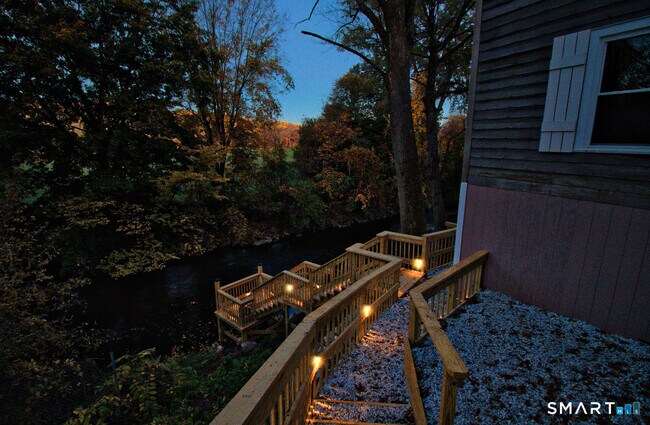 Building Photo - 15 Lower Rd