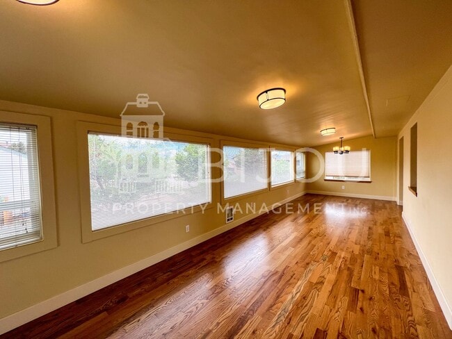 Building Photo - Corner Lot Multi-Level Home