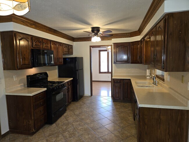 Building Photo - 3802 Gnarl Tree Ln