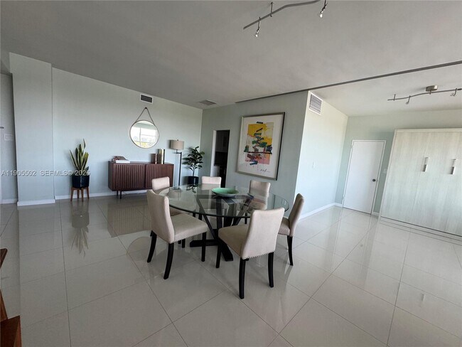 Building Photo - 4925 Collins Ave