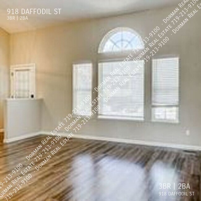 Building Photo - 918 Daffodil St
