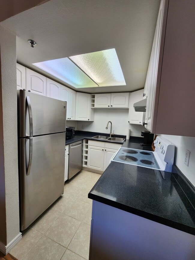 Building Photo - Downtown U of U gorgeous condo! THREE park...