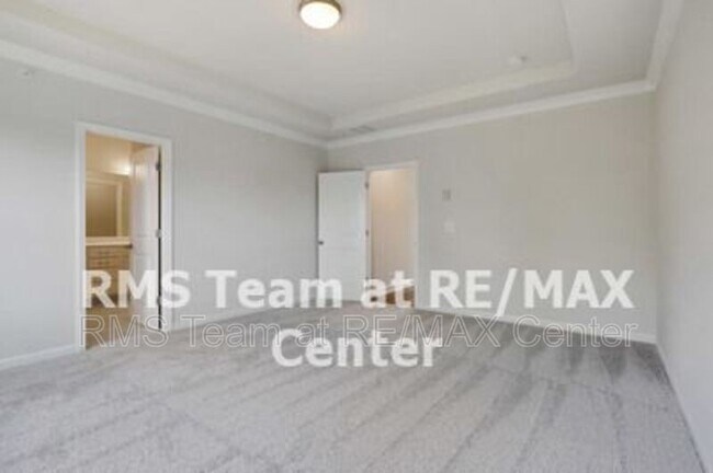 Building Photo - 1650 Mountain Top Ln