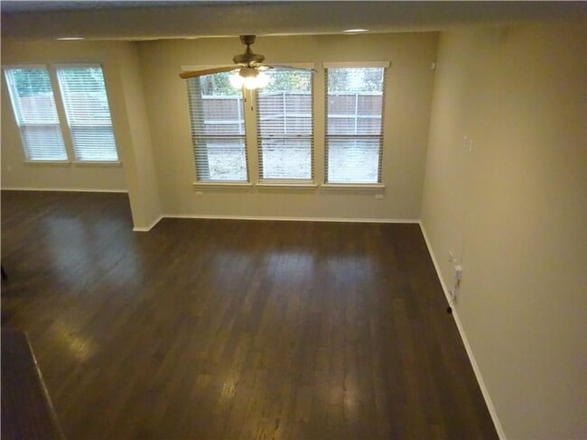 Building Photo - Large Three Bedroom Home Near Mary Moore Searight Park