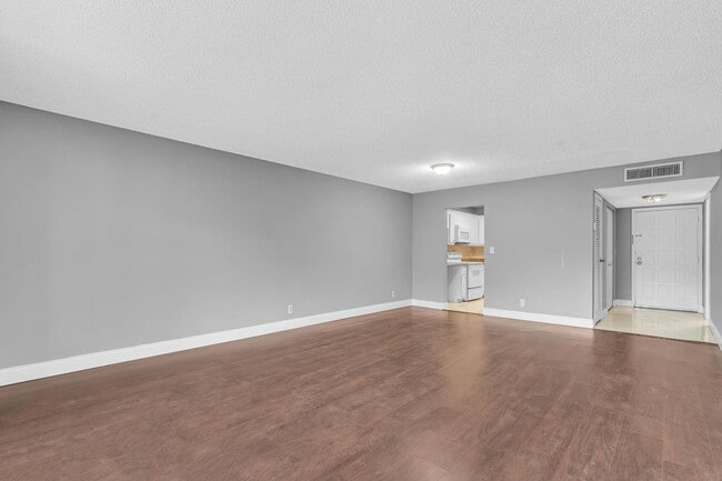 Building Photo - 5961 N Falls Cir Dr