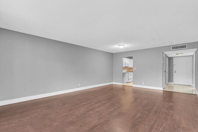 Building Photo - 5961 N Falls Circle Dr