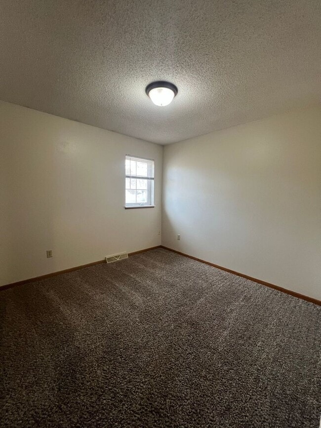 Building Photo - 2410-2412 Monique Ln