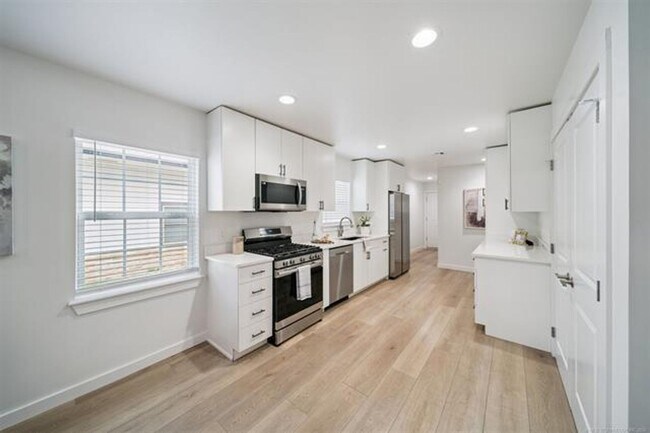 Building Photo - Gorgeous updated and modern open layout