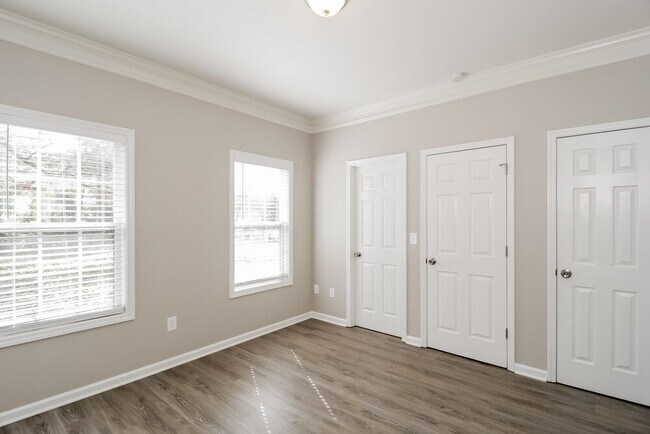 Building Photo - 5639 Waldens Farm Dr