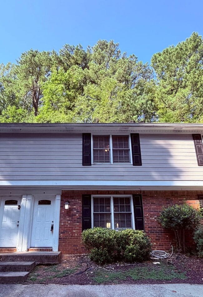 Building Photo - 708 Burnt Creek Dr NW