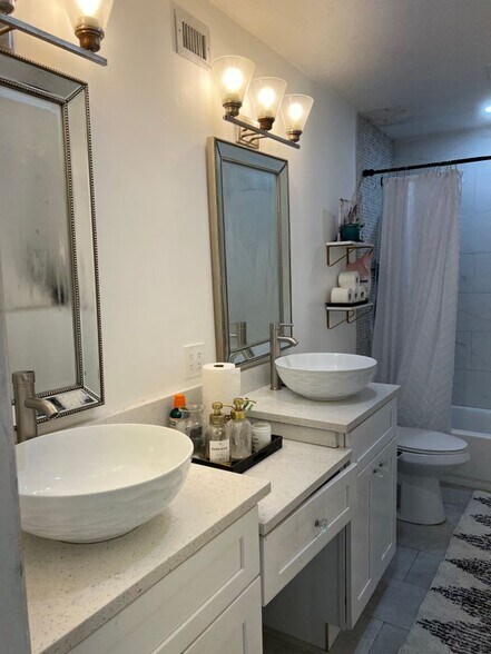 Building Photo - 5080 Elmhurst Rd