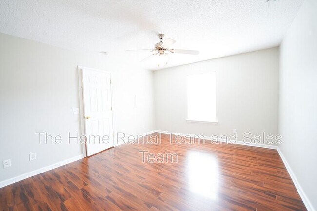 Building Photo - 134 Mustang Dr
