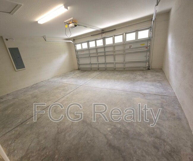 Building Photo - 9547 N Sandree Dr
