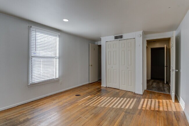 Building Photo - Four Bedroom in Tech Terrace or Three bed with extra space