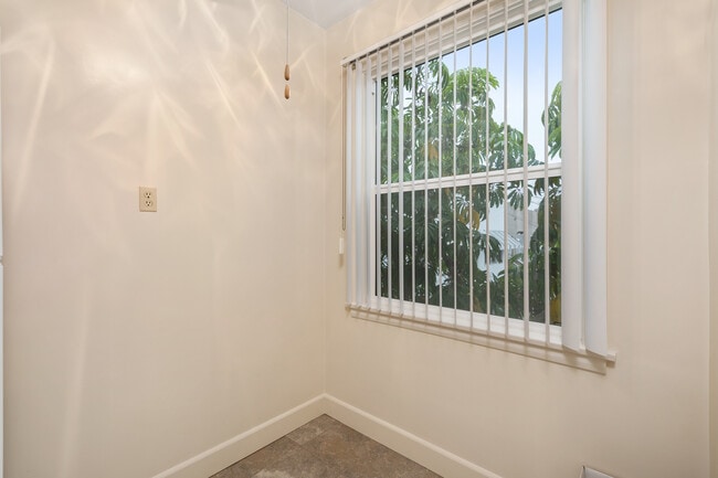 Building Photo - 4121 Halldale Ave