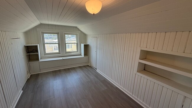 Building Photo - Epic REA - Expansive 2BD/ 1BA with Huge Garage in the Outer Mission