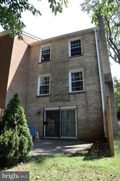 Building Photo - 10951 Amherst Ave