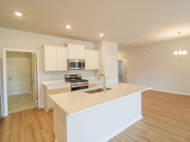 Building Photo - Lovely townhome between Athens and Madison!