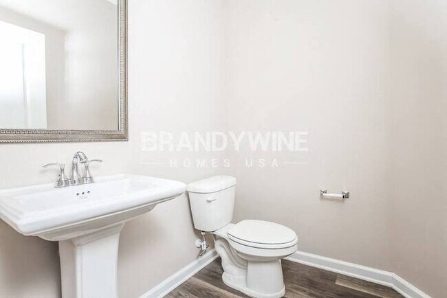 Building Photo - 506 Glenmanor Dr