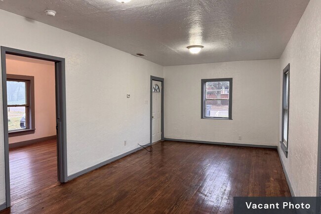 Building Photo - Charming 3 Bed 1 Bath in Hospital District