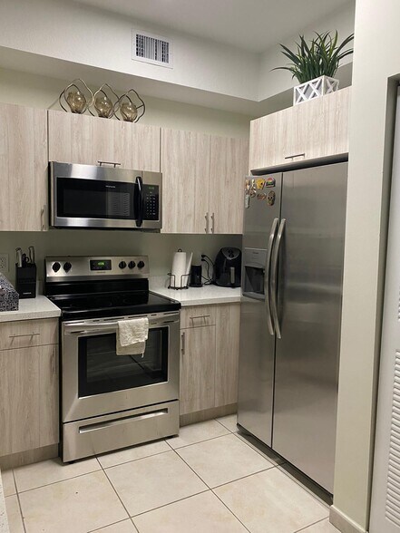 Kitchen - 7350 NW 114th Ave