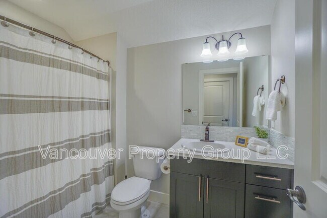 Building Photo - 11025 NE 137th Ave