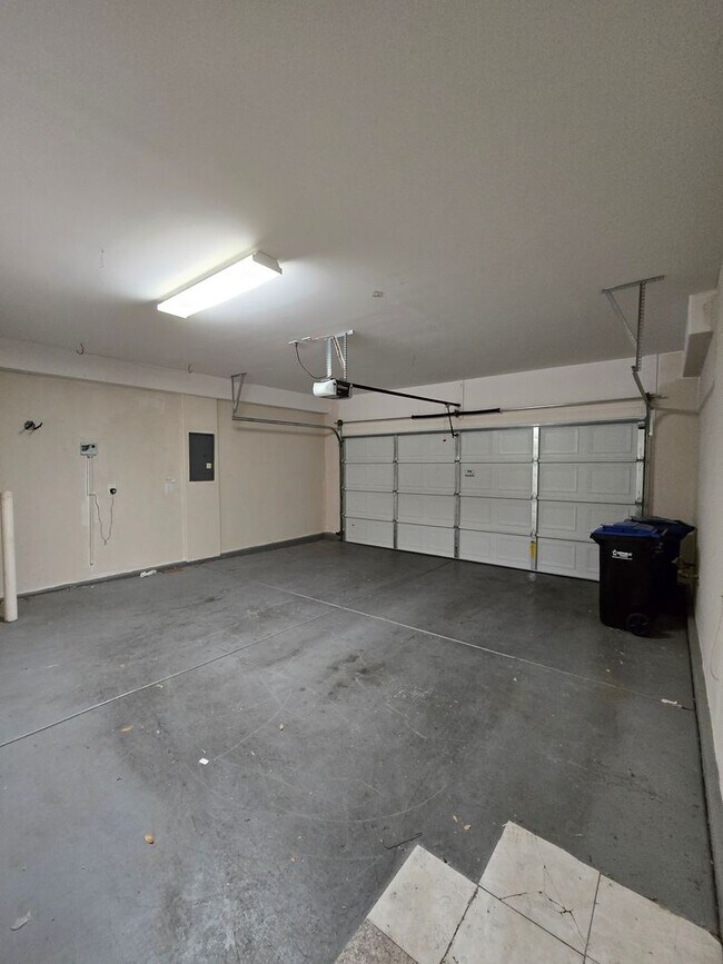 Building Photo - 3 BED / 2 BATH SINGLE STORY HOME IN SUN CI...