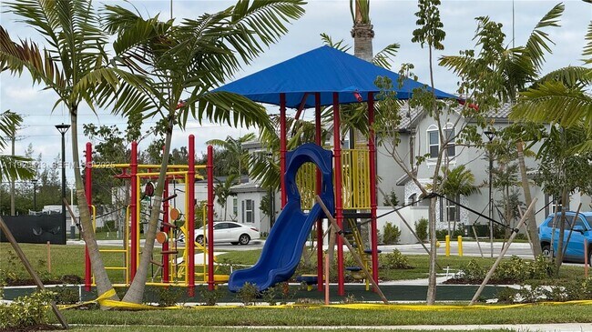 Building Photo - 1096 NW 2nd Ter