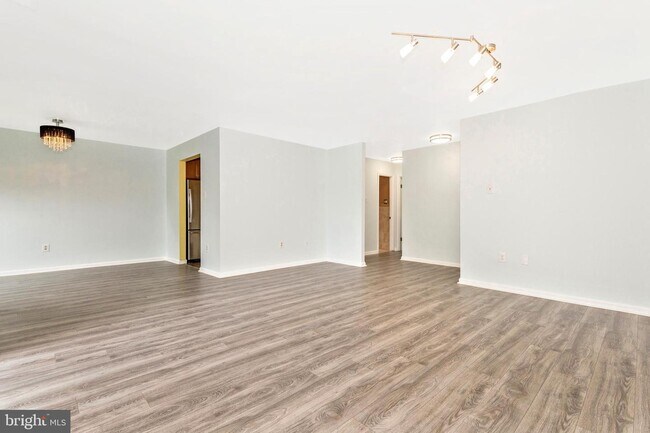 Building Photo - 826 Quince Orchard Blvd