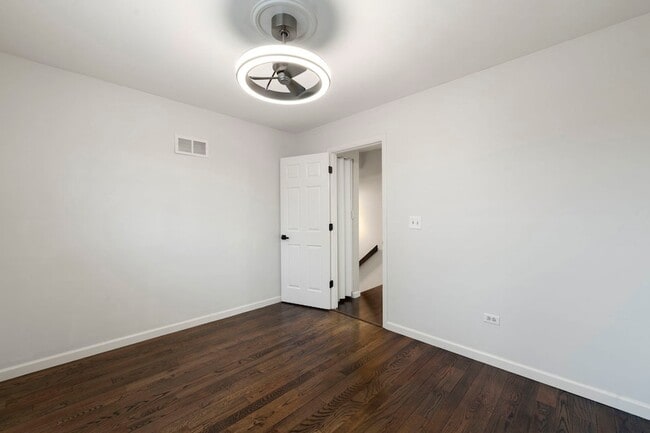 Building Photo - 136 Mohawk Trail