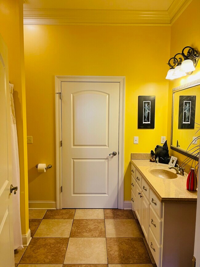 #1 Guest bath - 112 McGraph Cv