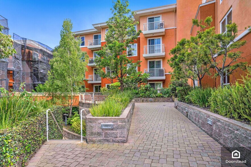 Building Photo - 301 Crescent Ct