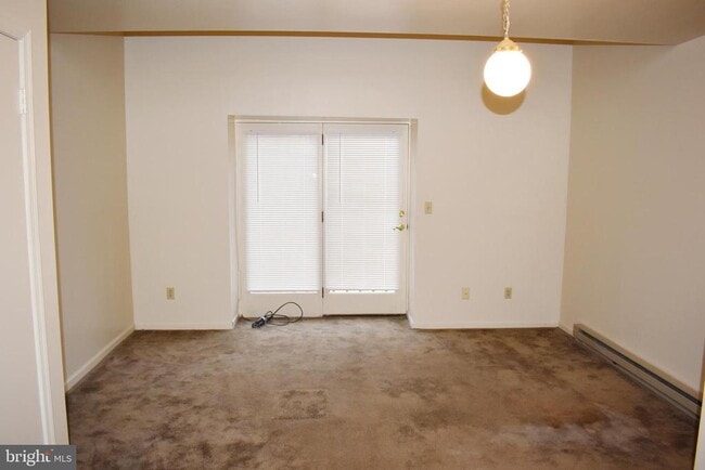 Building Photo - 1121 Stanley Ave